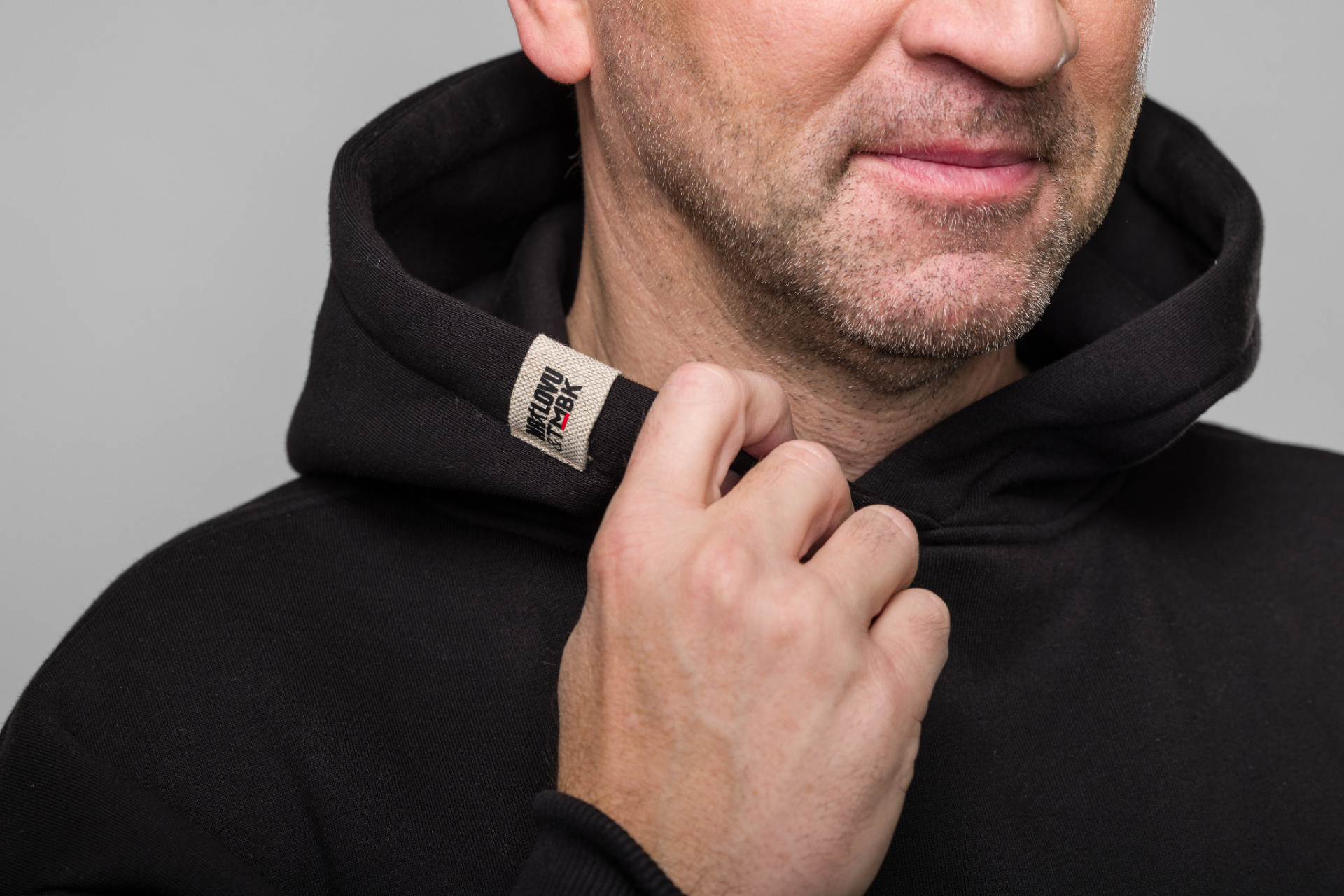 NA LOVU: MIKINA TMBK KVÍZOVÁ DÁMA VEL. M/L