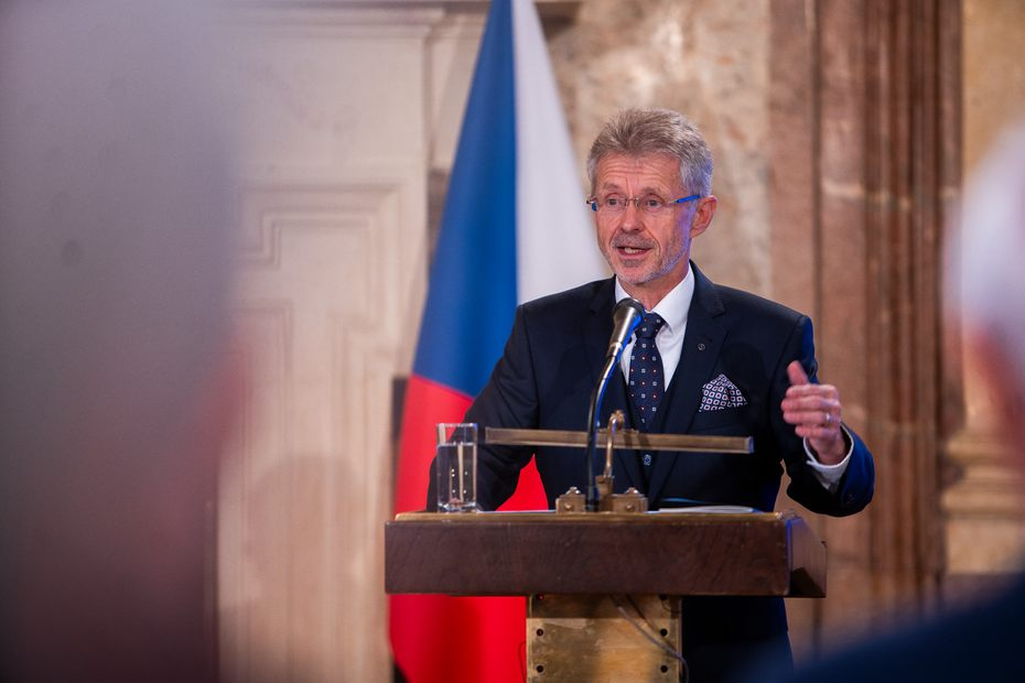 A Set Table with Miloš Vystrčil