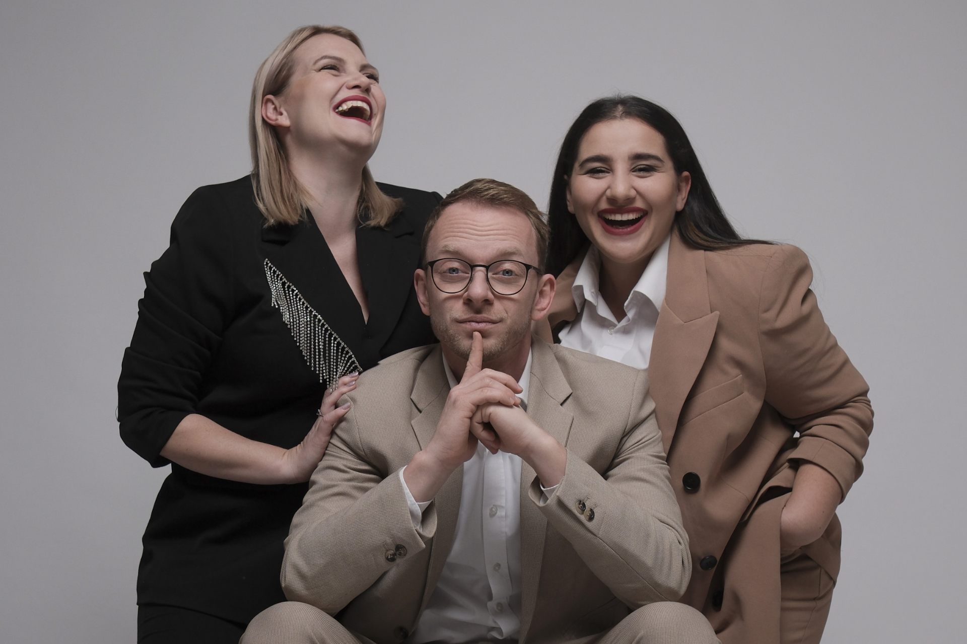 Každá ruka potřebná - Obraz