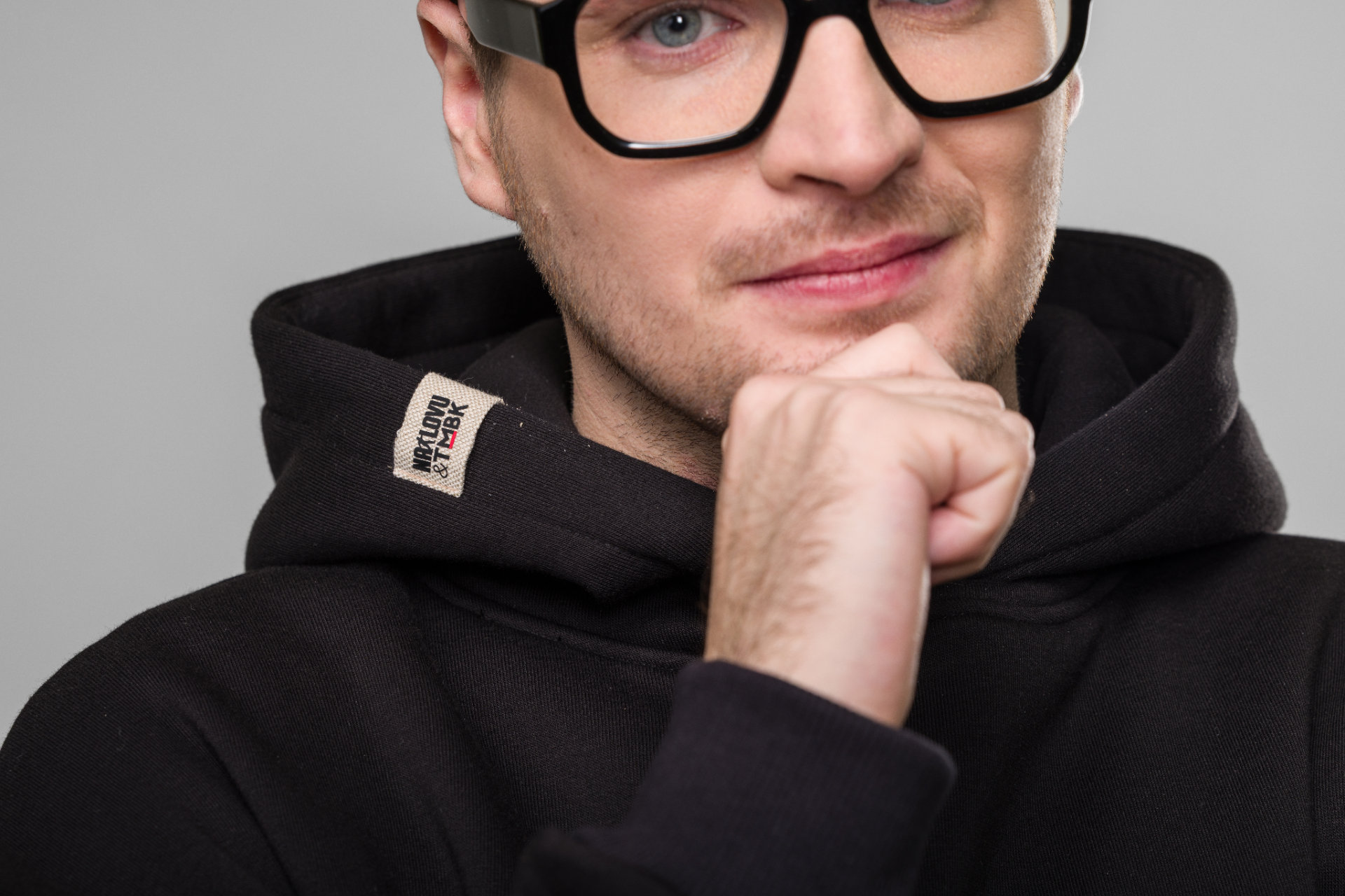 NA LOVU: MIKINA TMBK BANDITA VEL. M/L