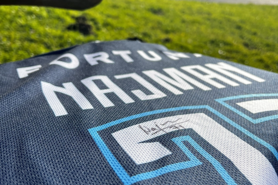 Podepsaný dres Adama Najmana