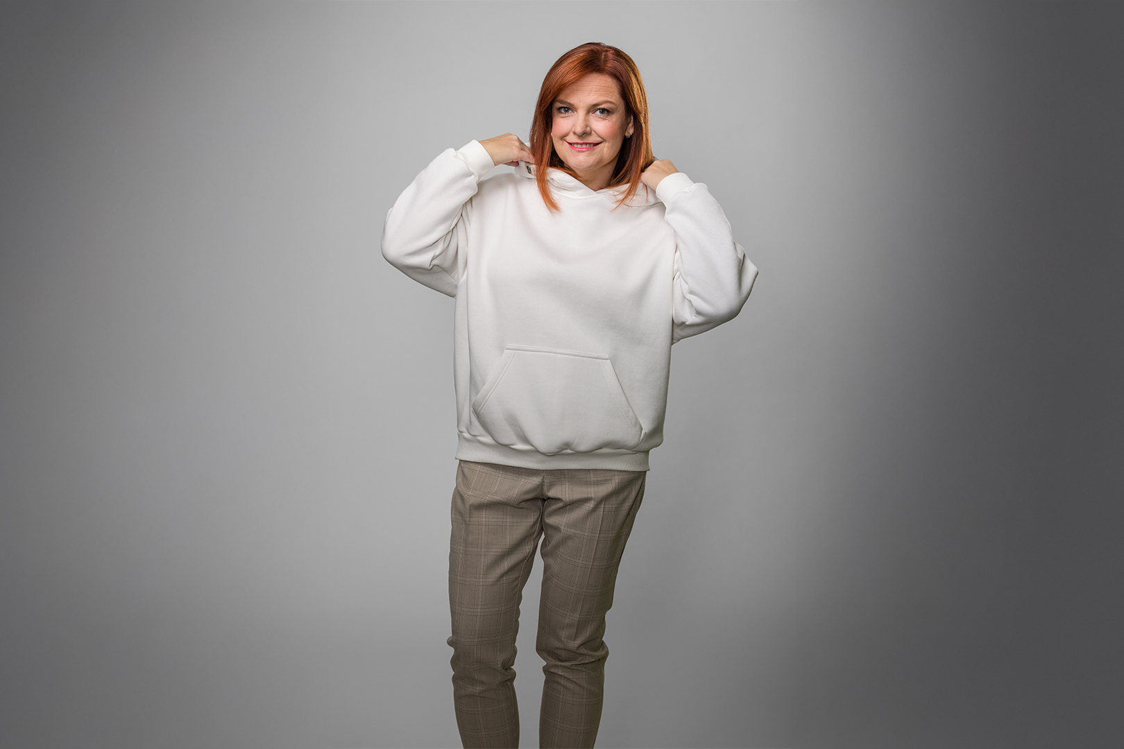 NA LOVU: MIKINA TMBK KVÍZOVÁ DÁMA VEL. M/L