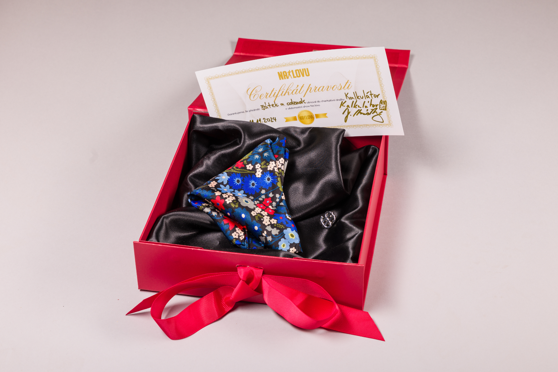 KAPESNÍČEK A ODZNAK KALKULÁTORA