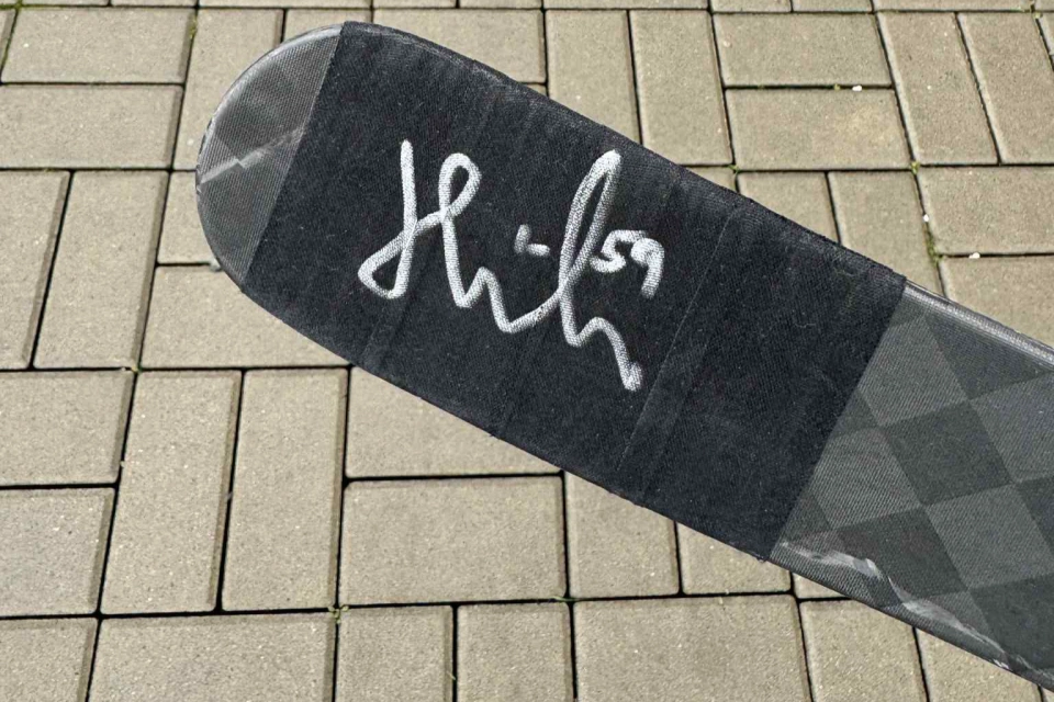 Podepsaná hokejka Dominika Hrníčka