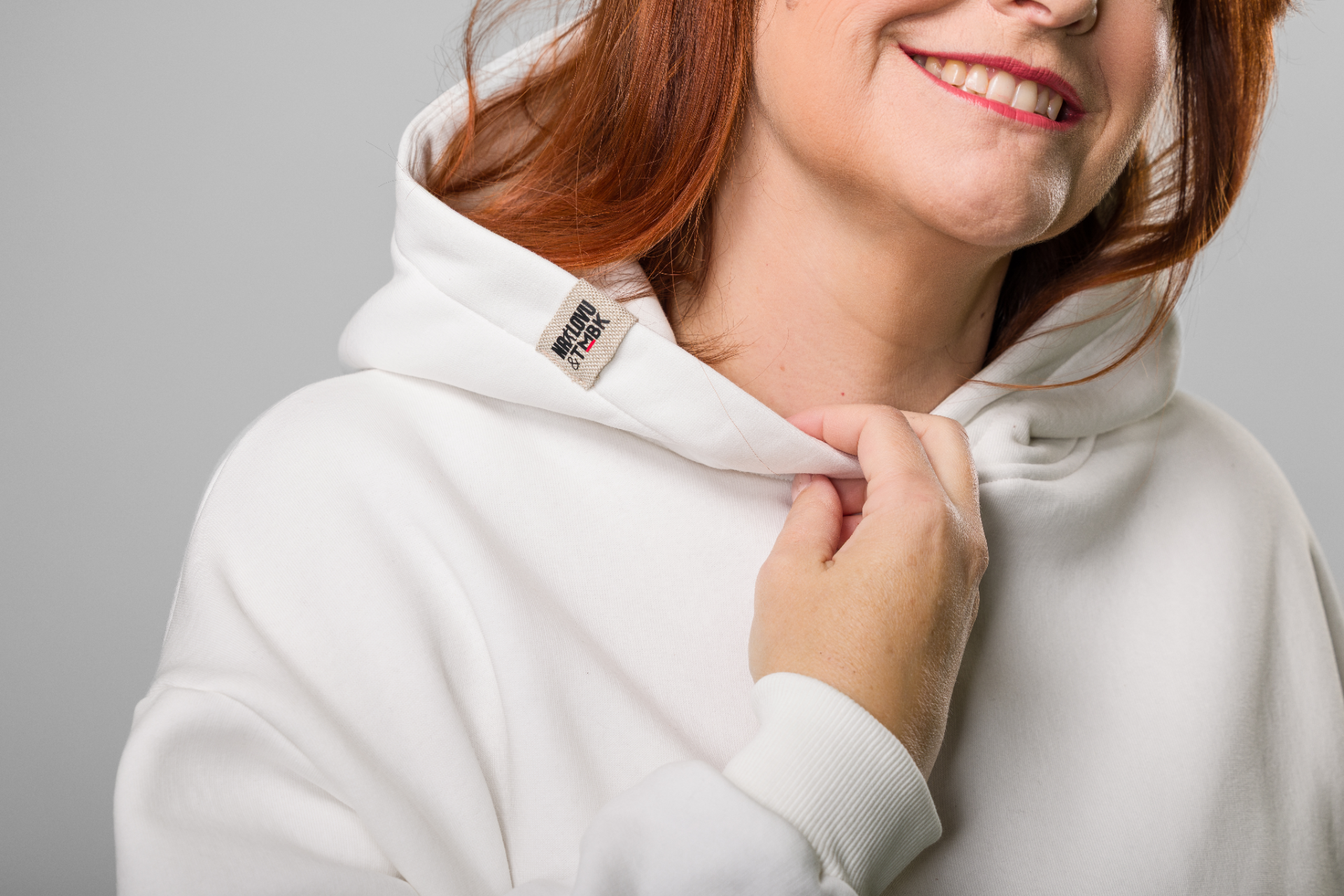 NA LOVU: MIKINA TMBK KVÍZOVÁ DÁMA VEL. M/L