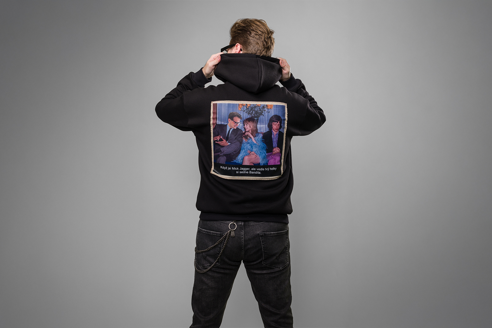 NA LOVU: MIKINA TMBK BANDITA VEL. M/L