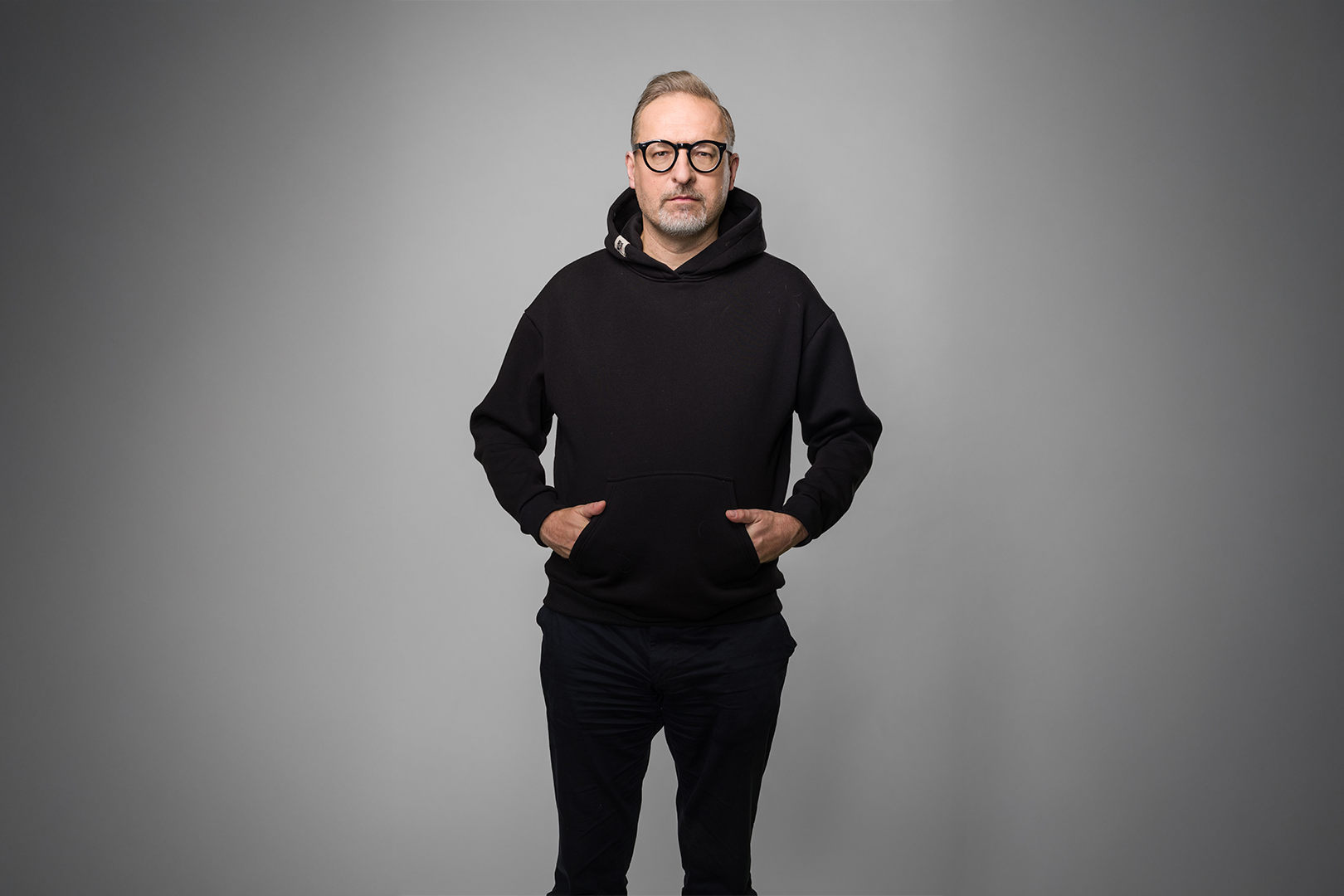 NA LOVU: MIKINA TMBK DOKTOR VŠEVĚD VEL. XL