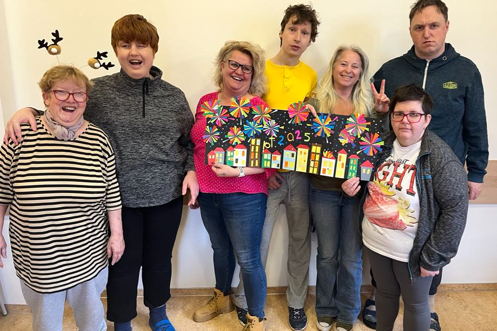 Každá ruka potřebná - Obraz