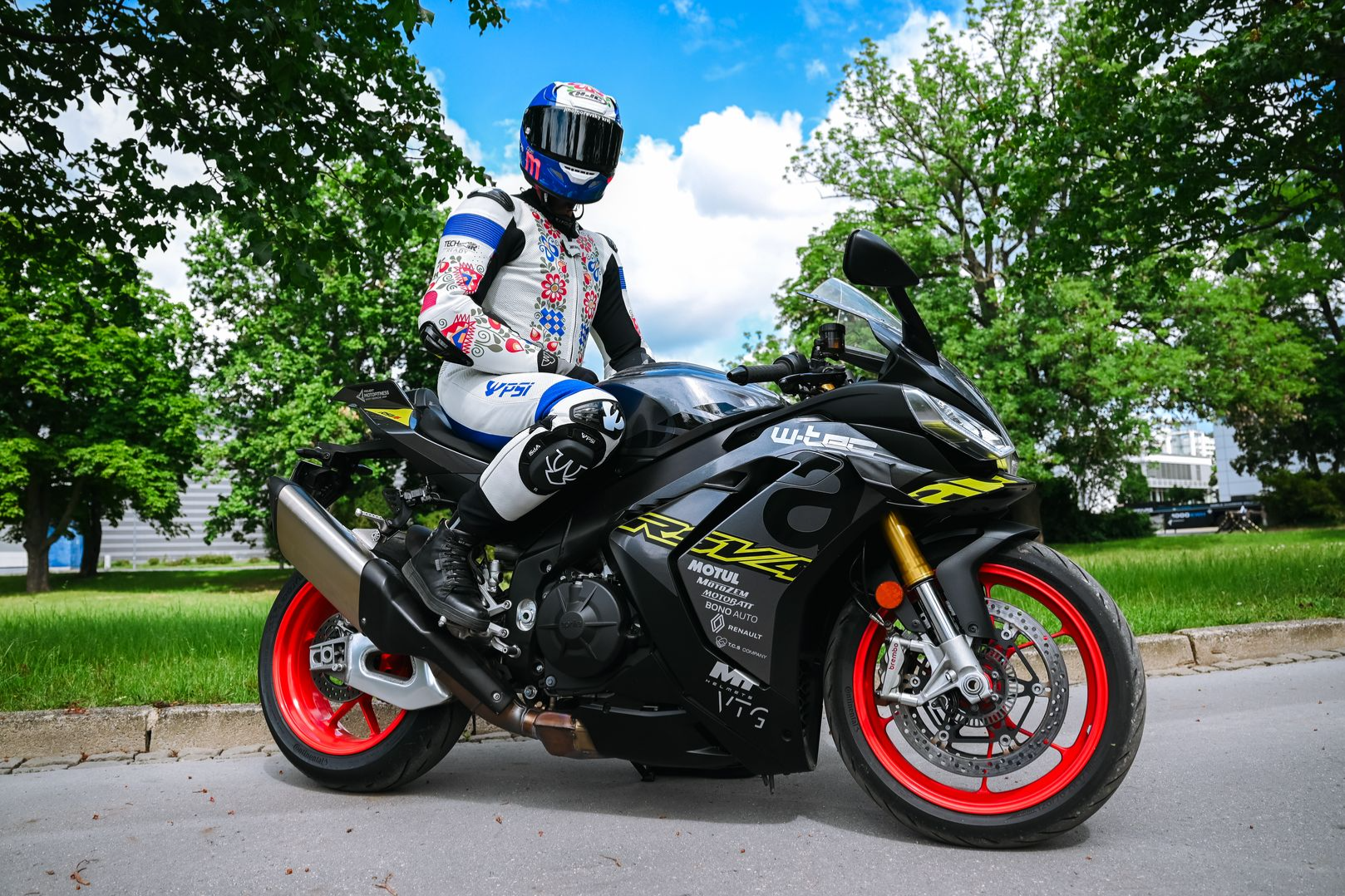 Designer moto suit by PSí HUBÍK